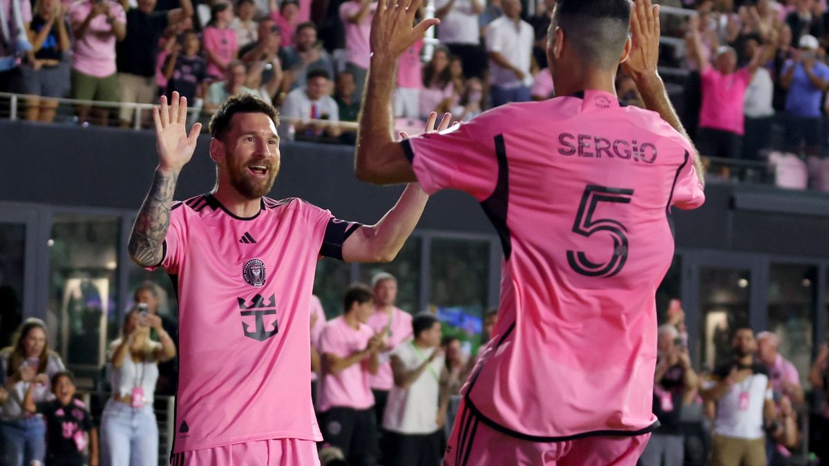 Zdjęcie okładkowe artykułu: Getty Images / Leo Messi i Sergio Busquets cieszą swoją grą kibiców w MLS
