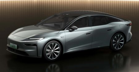 Elektryczna Toyota z silnikiem Huawei podbija Chiny. Z taką ceną to zrozumiałe