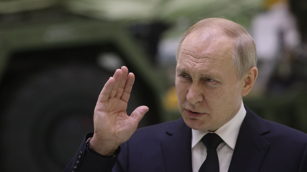 Putin Visits Saint Petersburg
SAINT PETERSBURG, RUSSIA - JANUARY,18 (RUSSIA OUT) Russian President Vladimir Putin speaks during his meeting with workers at the Obukhov State Plant as a military vehicle seen in the background on January,18,2023, in Saint Petersburg, Russia. Vladimir Putin arrived to Saint Petersburg for a one-day visit. (Photo by Contributor/Getty Images)
Contributor
bestof, topix