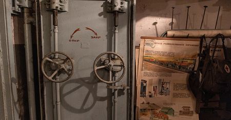 Rosjanie przygotowują schrony. "Zagrożenie chemiczne i biologiczne"