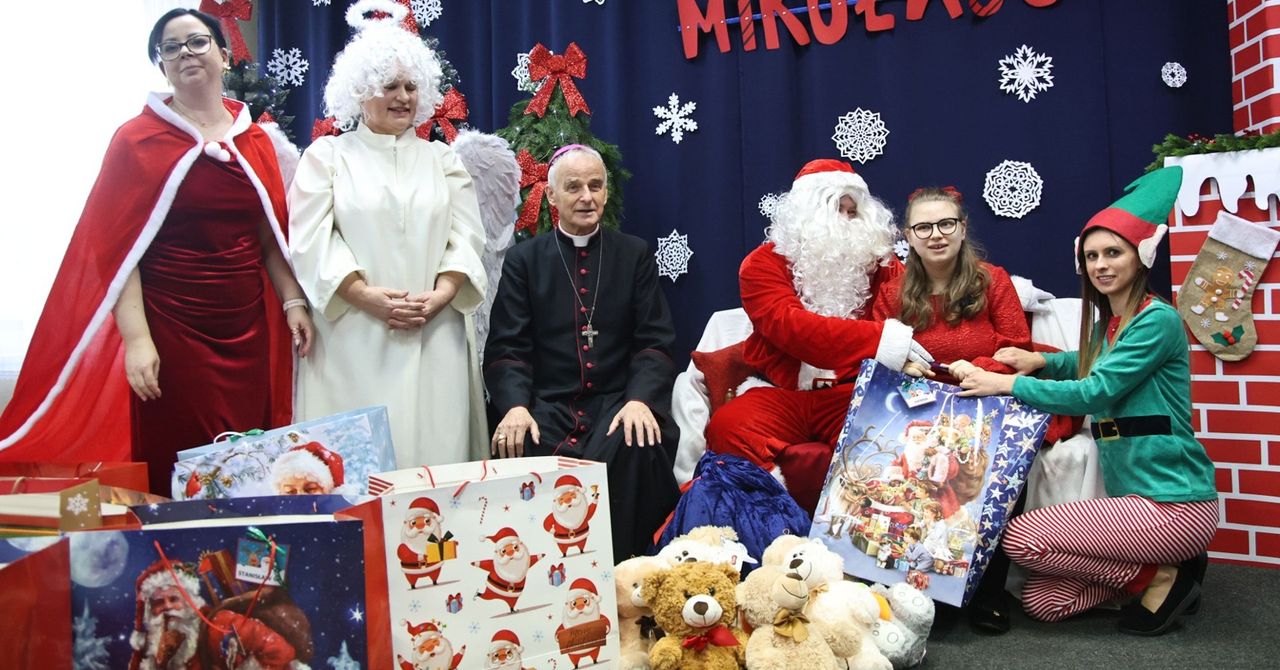 Kielce: Ksiądz i Święty Mikołaj odwiedzili podopiecznych Diamentu