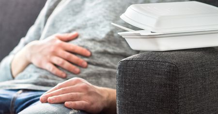 Zatrucie pokarmowe masz jak w banku. Technolodzy żywności omijają te produkty szerokim łukiem
