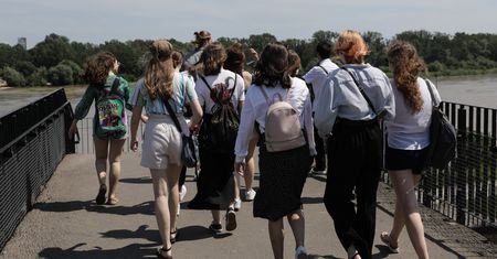 Koronawirus w Polsce. Uczniowie mają wrócić do szkół. Piotr Mueller o rozporządzeniu