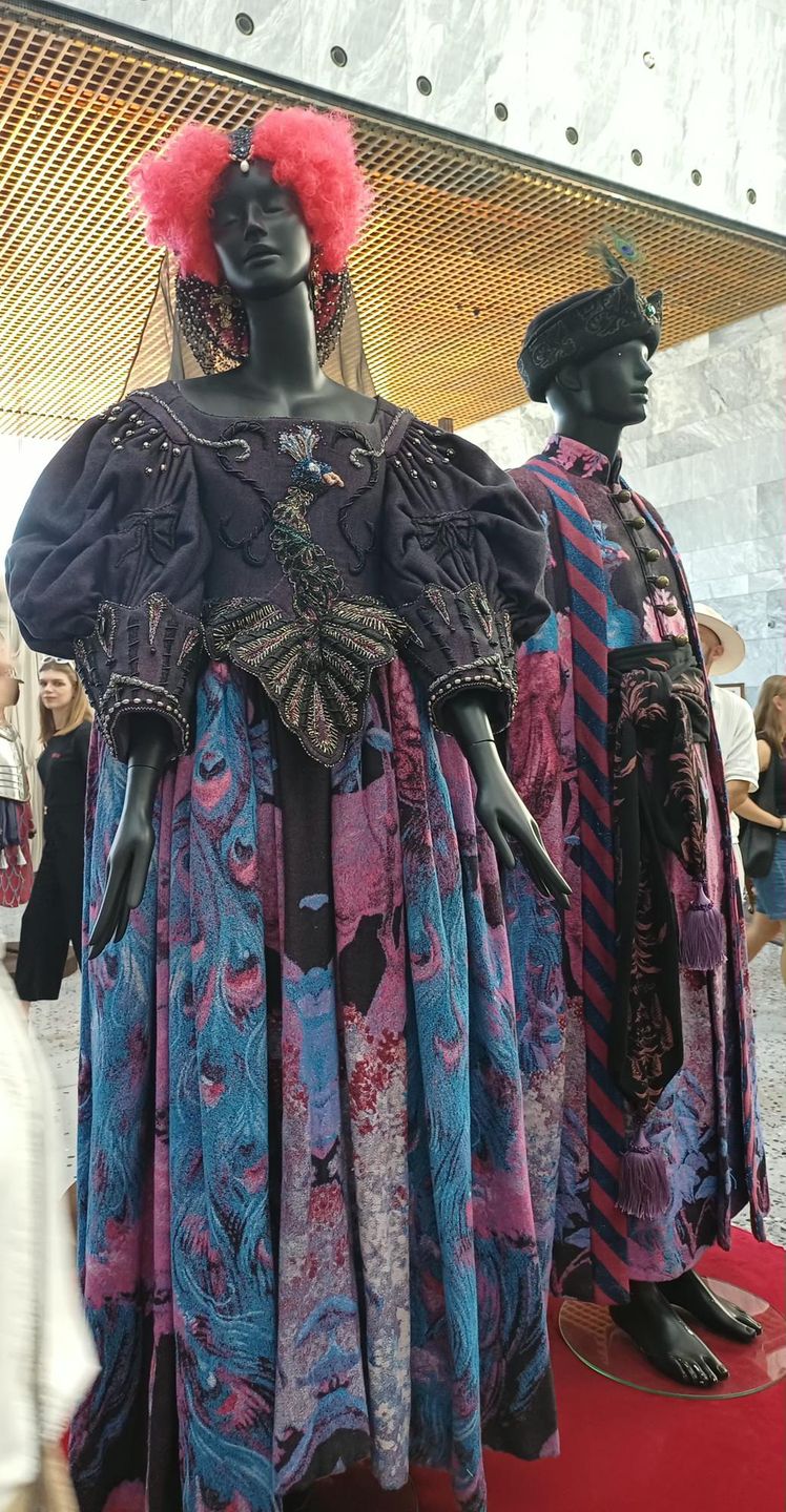 Kostiumy z "1670" na wystawie w Muzeum Historii Polski