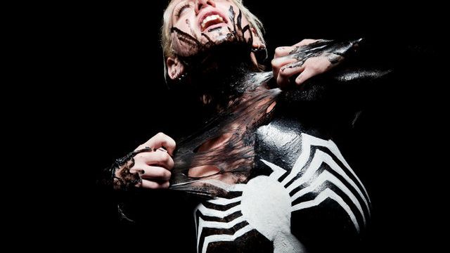 Płynny lateks i blondynka, czyli najlepszy Venom w historii 1