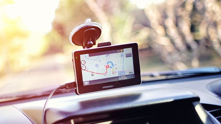 nawigacja samochodowa gps samochód wakacje droga jazda samochodem