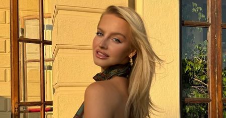 Karolina Pisarek pręży się na zagranicznej okładce magazynu w bardzo skąpym bikini  (FOTO)