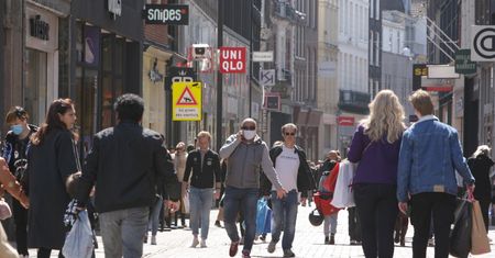 Kolejny kraj odchodzi od obostrzeń. "Ryzykujemy, ale teraz wreszcie jest to możliwe"