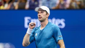 Wygrał dwa mecze w kilka godzin i awansował do finału. Jego rywal nie odbił żadnej piłki