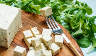 Pasta pieczarkowa z wędzonym tofu