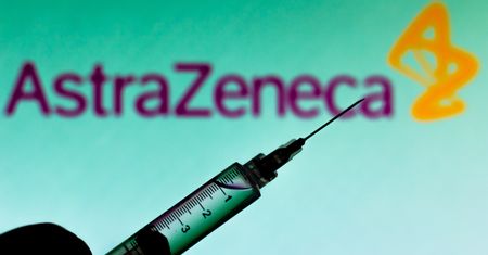 Szczepienia dla nauczycieli. Resort zdrowia mówi o preparacie AstraZeneca
