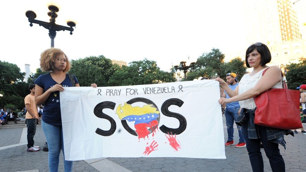 Mieszkańcy Wenezueli coraz bardziej odczuwają skutki kryzysu.