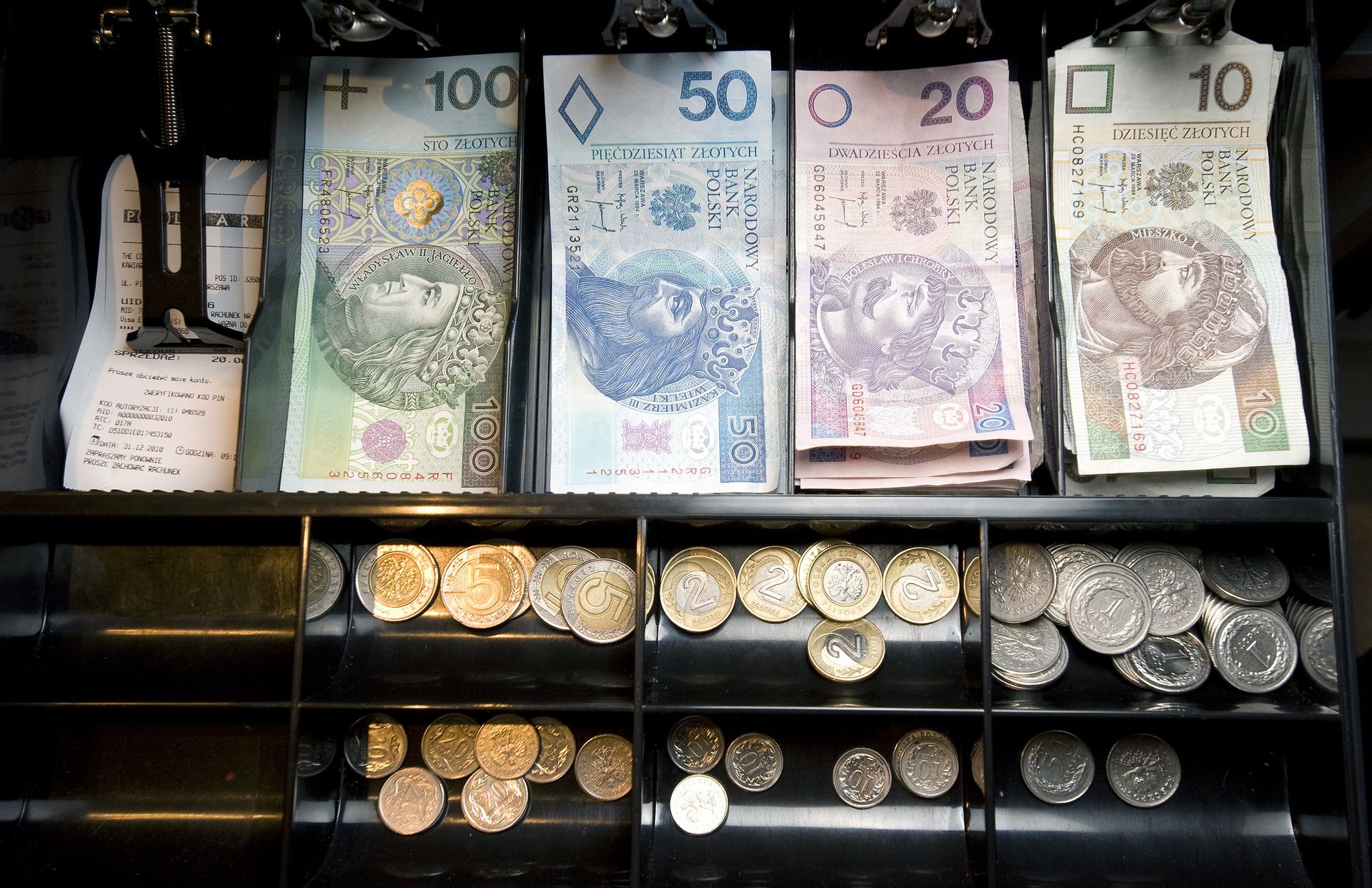 Kasjer "dorabiał" kosztem pracodawcy. Straty to prawie 13 tys. zł