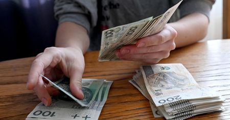 Czternasta emerytura zagrożona? Prezes ZUS: inflacja uzasadnia interwencję państwa