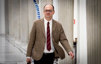 800 plus w górę? Wiceminister wprost: dyskusja będzie konieczna