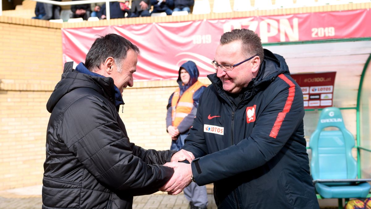 Zdjęcie okładkowe artykułu: PAP / Jakub Kaczmarczyk / Na zdjęciu: trenerzy reprezentacji U21 - Polski Czesław Michniewicz (z prawej) i Serbii Goran Dorović (z lewej)