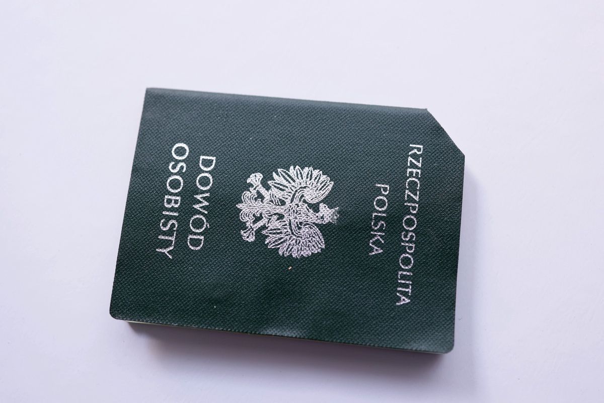 Nie wyrzucaj starego dowodu osobistego / zdjęcie poglądowe