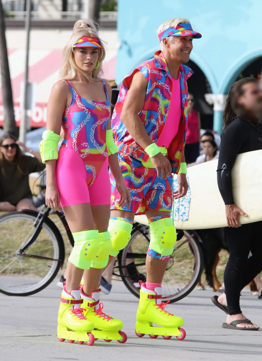 Margot Robbie i Ryan Gosling szaleją na rolkach jako Barbie i Ken