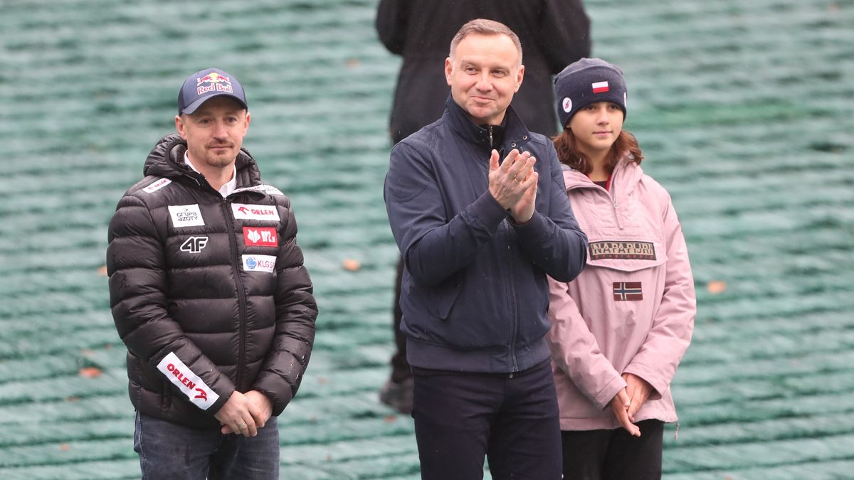 Zdjęcie okładkowe artykułu: PAP / Grzegorz Momot / Na zdjęciu od lewej: Adam Małysz, Andrzej Duda i Julia Fender