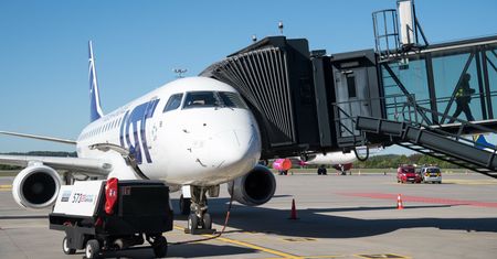 LOT podsumował liczbę pasażerów w 2021 r. Przez pandemię cofnął się o sześć lat