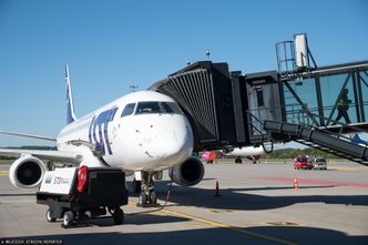 LOT podsumował liczbę pasażerów w 2021 r. Przez pandemię cofnął się o sześć lat