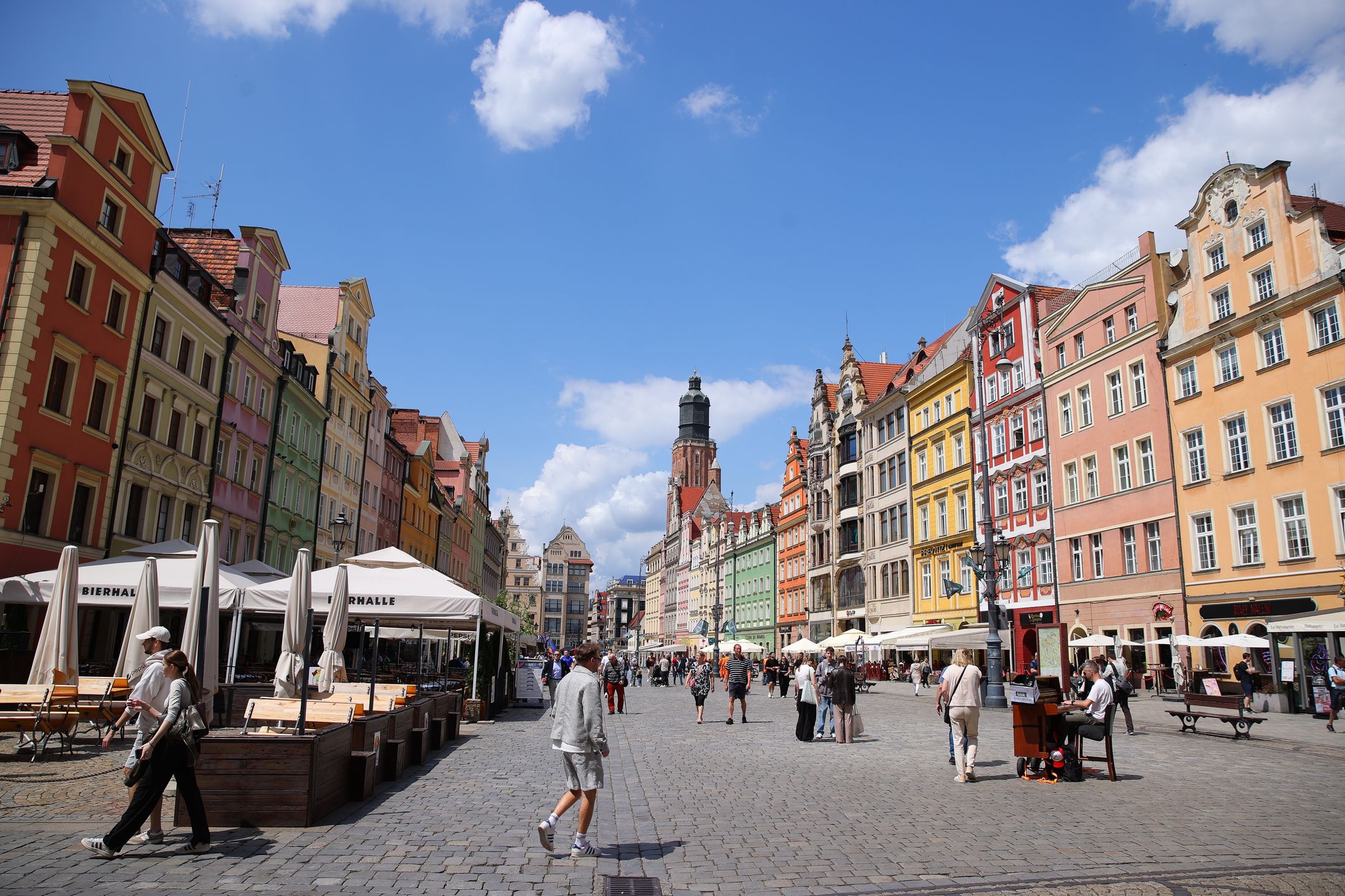 WROCLAW, POLAND - MAY 27: A general view of Wroclaw's market square (Rynek) ahead of the UEFA Conference League Final 2025 between Real Betis Balompié  and Chelsea FC on May 27, 2025 in Wroclaw, Poland. (Photo by James Gill - Danehouse/Getty Images)