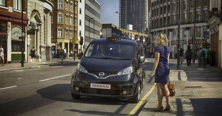 Londyn dostanie nowe taksówki - Nissan NV200 po raz kolejny w nietypowej roli