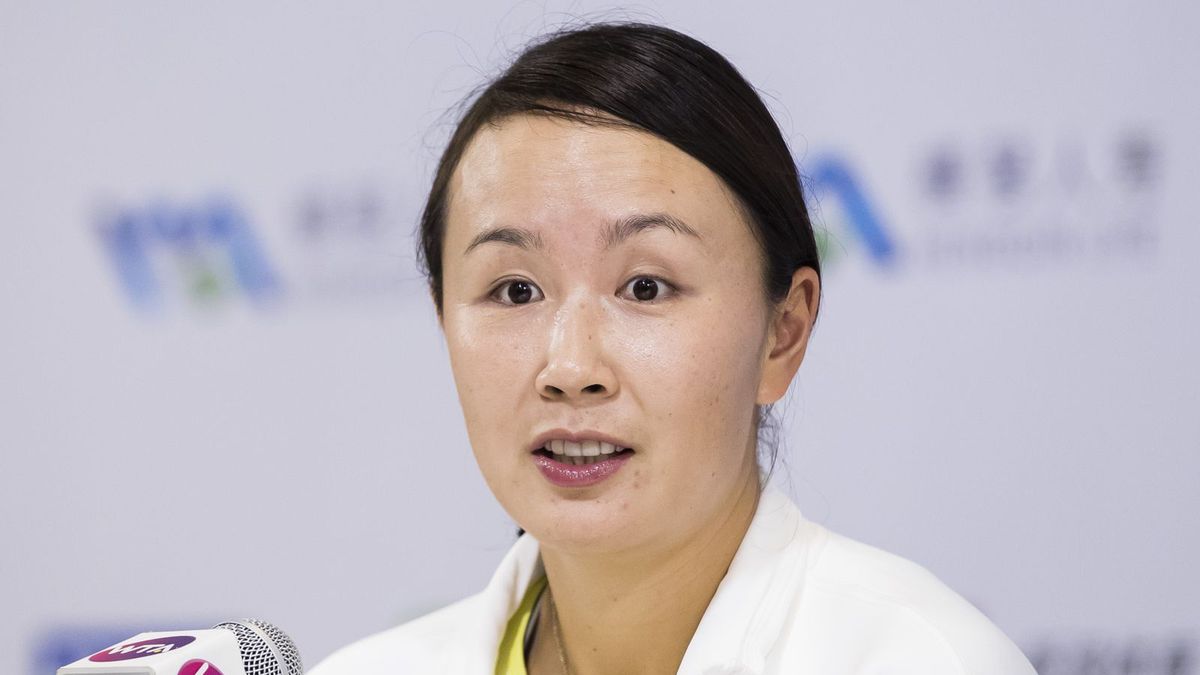 ZHUHAI, CHINA - NOVEMBER 03: Shuai Peng of China talks to media during the post game press conference after winning the singles Round Robin match of the WTA Elite Trophy Zhuhai 2017 against Elena Vesnina of Russia at Hengqin Tennis Center on November  03, 2017 in Zhuhai, China. (Photo by Power Sport Images/Getty Images)
Power Sport Images