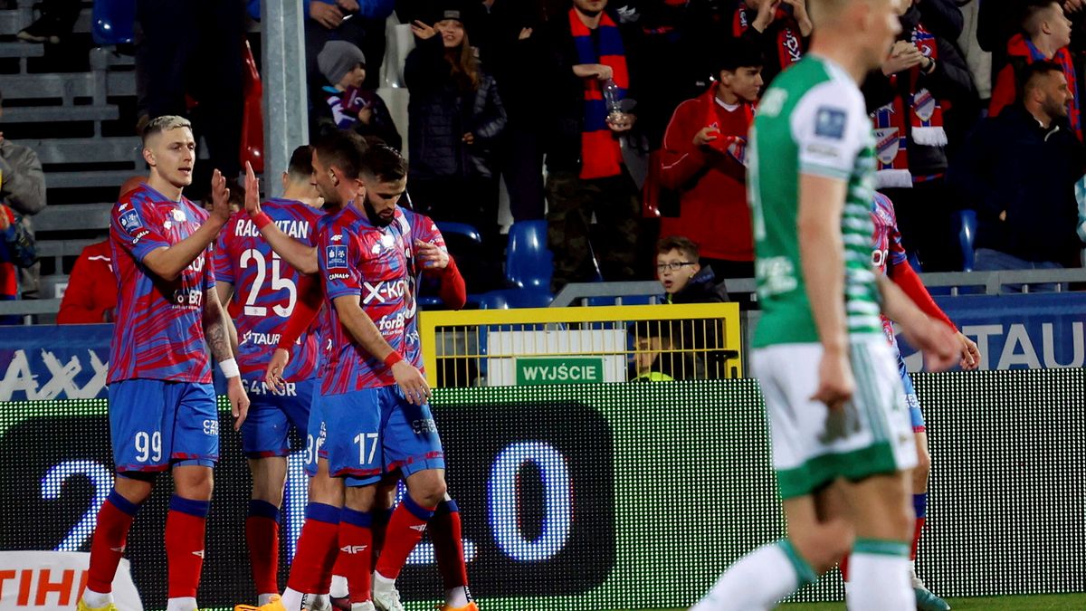 PAP / Waldemar Deska / Piłkarze Rakowa Częstochowa cieszą się z gola 