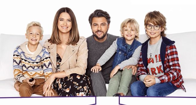 Karolina Malinowska i Olivier Janiak z dziećmi reklamują Play Now TV (wideo)