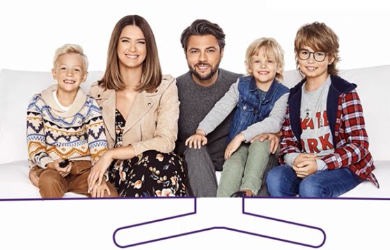 Karolina Malinowska i Olivier Janiak z dziećmi reklamują Play Now TV (wideo)