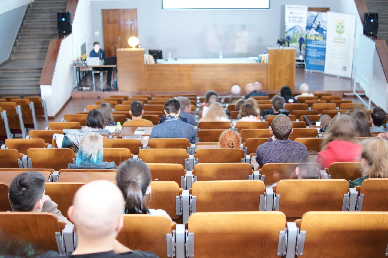 ChatGPT problemem dla uczelni. Zakazy będzie trudno egzekwować