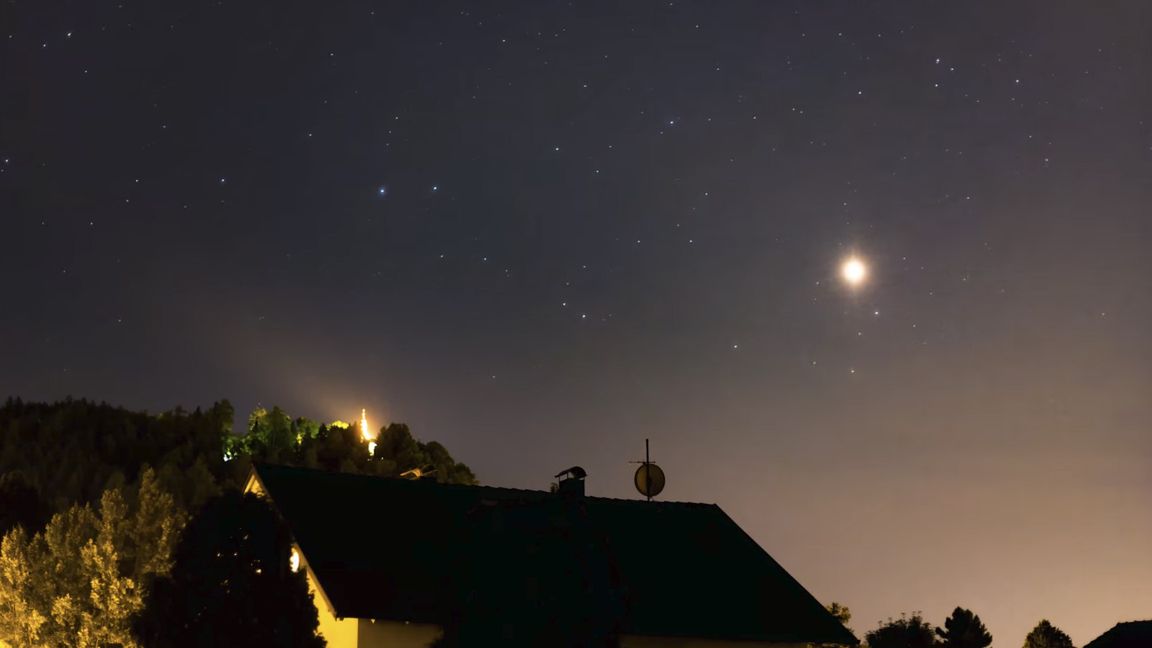 Mars "świeci" najmocniej od 15 lat. Felix Jäger uchwycił to na timelapsie 1
