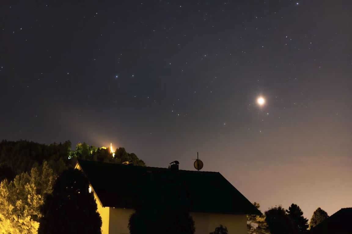 Mars "świeci" najmocniej od 15 lat. Felix Jäger uchwycił to na timelapsie