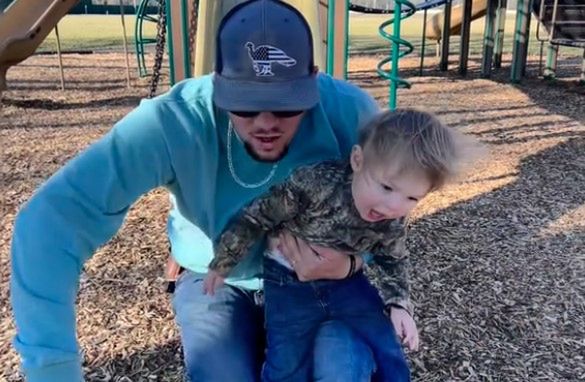 Zabawa na placu zabaw skończyła się złamaniem