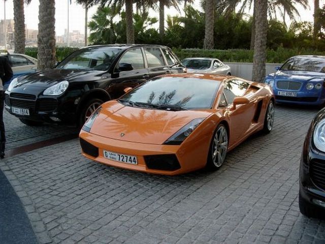 Czym się jeździ w Zjednoczonych Emiratach Arabskich? [galeria] 43