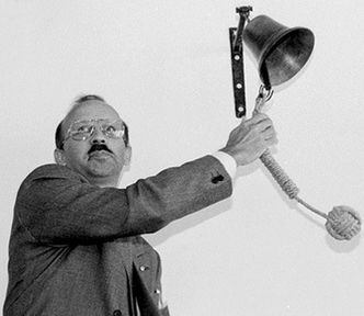 25 lat GPW. Na pierwszej sesji parkiet kleił się do stóp, a telefony maklerów były jedynie atrapą. Tak zaczynała polska giełda