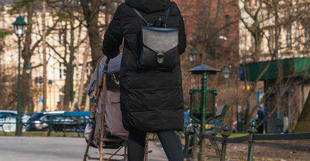 Jest nianią. Szokujące, jakie propozycje składają jej ojcowie dzieci, którymi się opiekuje