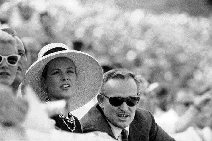 Grace Kelly szybko straciła głowę dla księcia Rainiera. Na zdjęciu już jako małżeństwo podczas pobytu w Rzymie. Rok 1960 