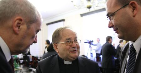 Własna lista wyborcza w wyborach do PE, czyli w co gra o. Rydzyk