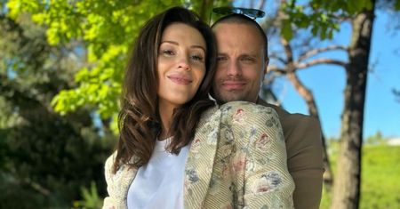 Ukochana Marcina Hakiela dumnie eksponuje sporych rozmiarów ciążowy brzuch, wyginając się na tle liści. Internauci komplementują: "HOT MAMA"