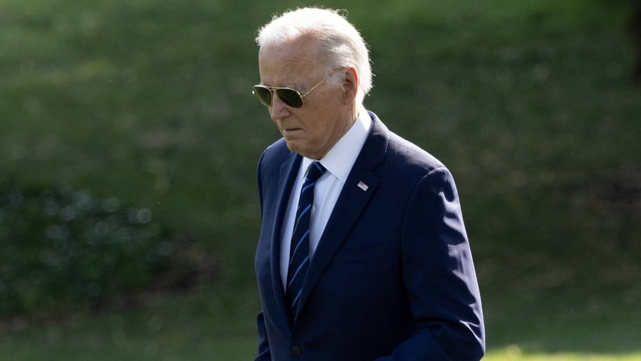 US President Joe Biden departs the White House
epa11480544 US President Joe Biden walks across the South Lawn to depart the White House by Marine One, in Washington, DC, USA, 15 July 2024. Biden travels to Las Vegas, Nevada.  EPA/MICHAEL REYNOLDS 
Dostawca: PAP/EPA.
MICHAEL REYNOLDS