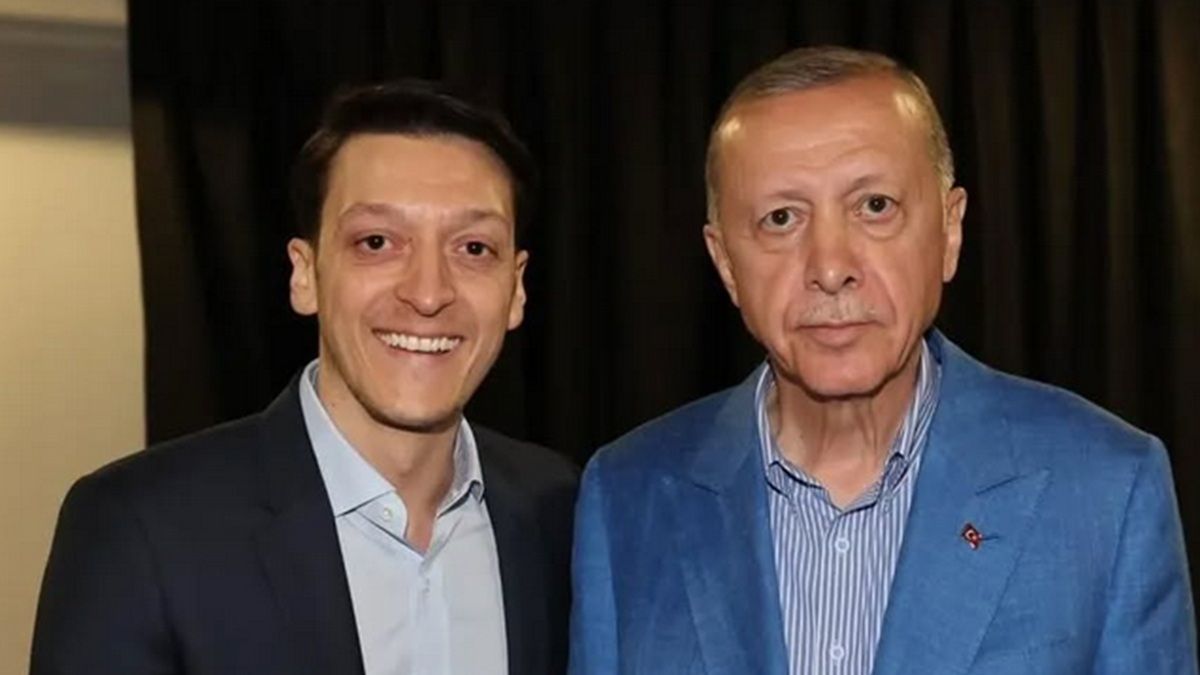 Instagram / m10_official / Na zdjęciu: Mesut Oezil i Recep Tayyip Erdogan