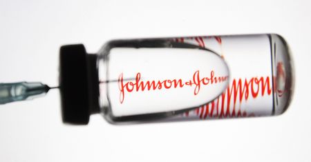 Szczepionka Johnson&Johnson skuteczna po jednej dawce? Ekspert tłumaczy