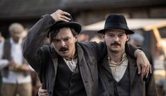 Dawid Ogrodnik i Mateusz Kościukiewicz w filmie "Magnezja". Będzie napad na bank