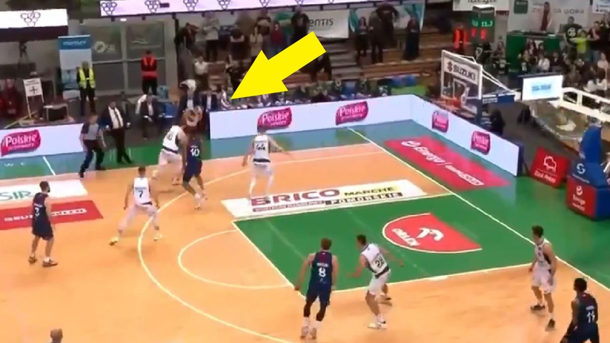 Twitter / oficjalny profil Energa Basket Ligi / Decydujący rzut Tony'ego Meiera
