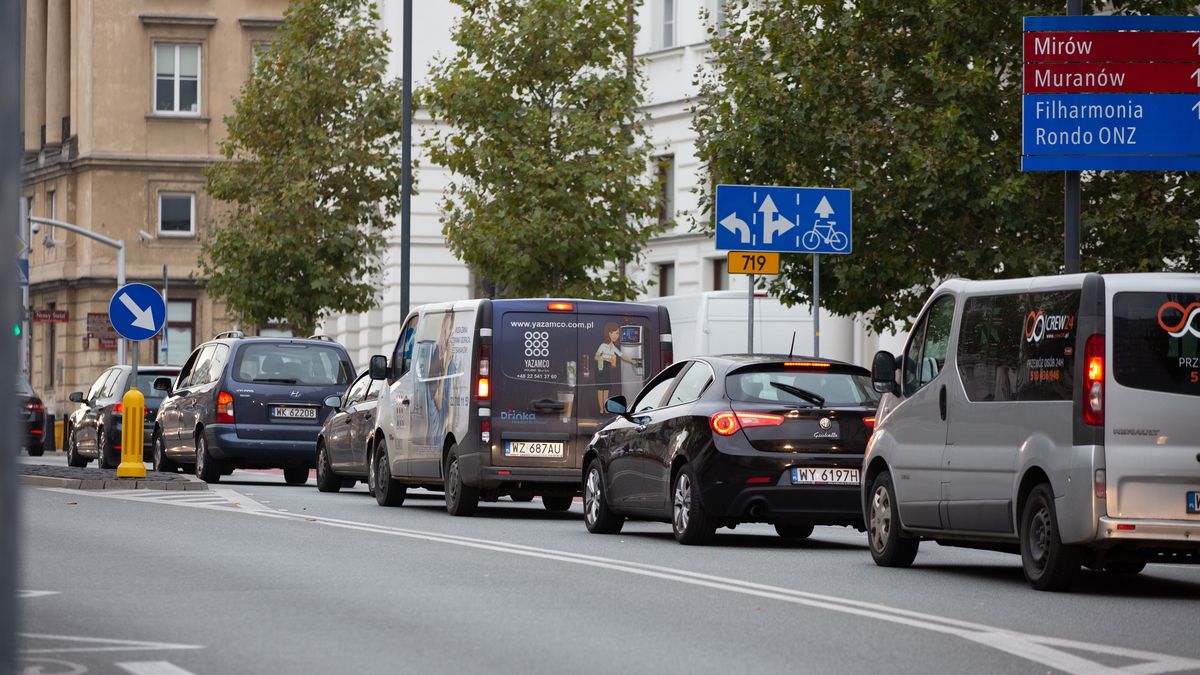 ruch korek korki warszawa centrum samochody 