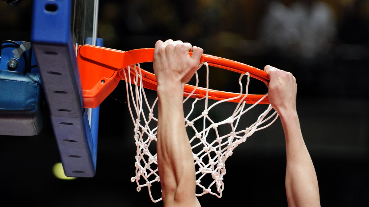 Getty Images / Noam Galai  / Roman Skrzecz odpowiada na oskarżenia zawodniczek (fot. Getty Images / Noam Galai). 