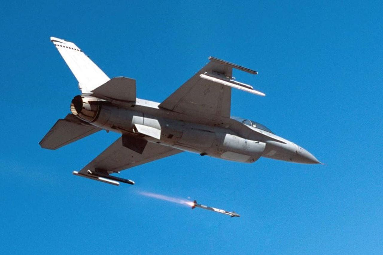 Odpalenie pocisku AIM-9X Sidewinder