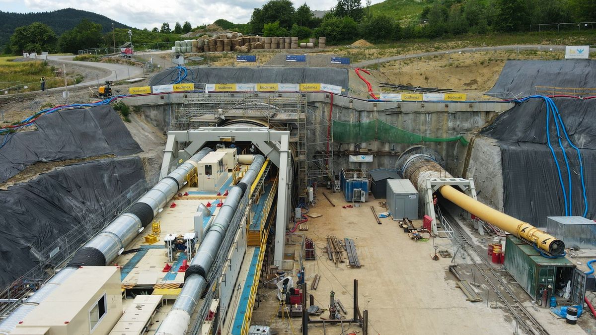 To będzie najdłuższy tunel kolejowy w Polsce. Gigantyczna maszyna wystartowała